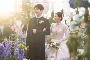 에일리♥최시훈, 동화 속 결혼식 같은 웨딩사진…