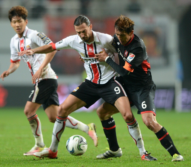 "헌신적이었던 캡틴,우리 곁을 떠났다"…故 강지용 사망 비보에 축구계 애…