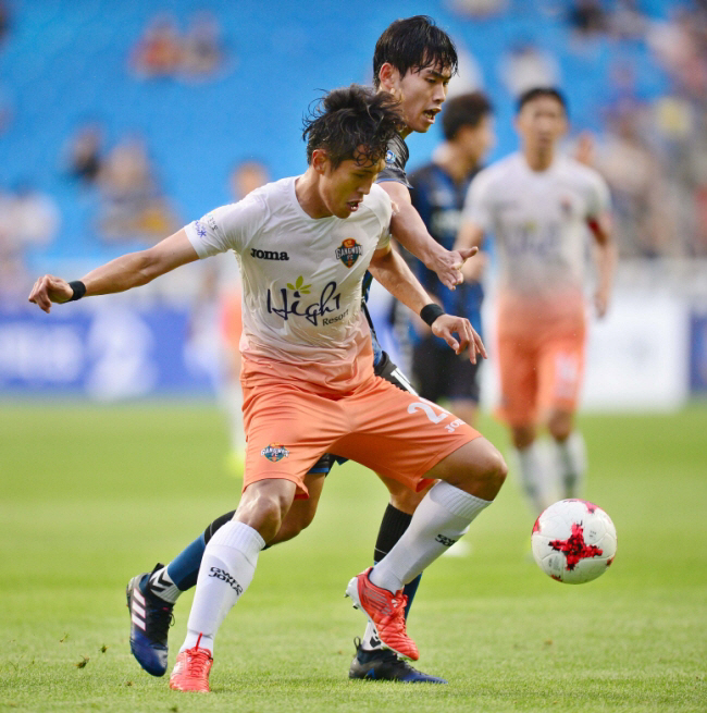 "헌신적이었던 캡틴,우리 곁을 떠났다"…故 강지용 사망 비보에 축구계 애…