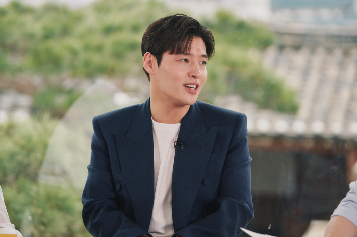 강하늘, 군대서 전우 귀 파주고 뾰루지까지…유재석도 감탄한 '미담 제조기'(유퀴즈)