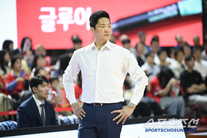 [현장인터뷰] 적장도 인정한 허 훈 퍼포먼스. 전희철 SK 감독 "허훈 워낙 좋았다. 1차전 SK 경기력은 실망"