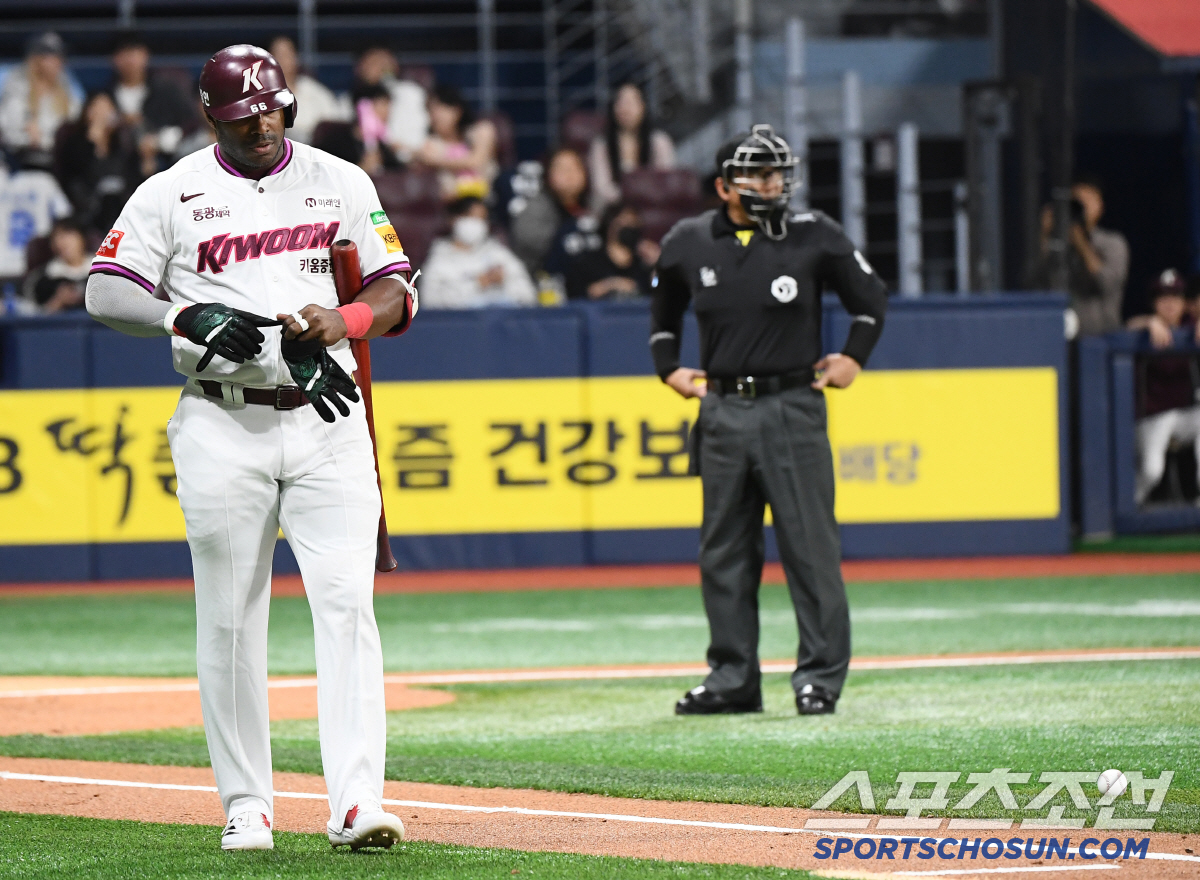 '4번은 못 참지' 또또또 얼굴로 날아온 김유성의 위협구, 순둥이라도 화…