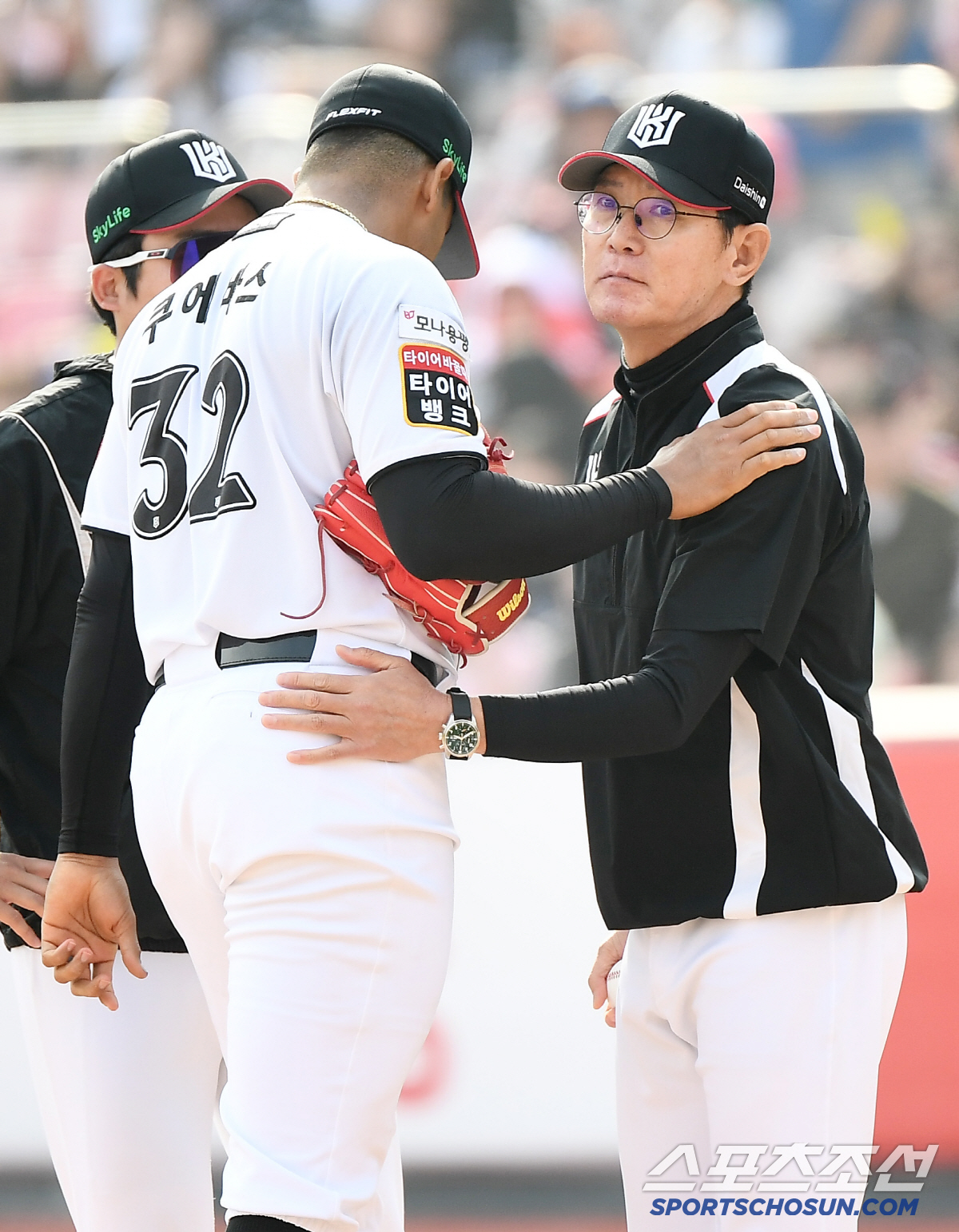 외인 에이스에 벌투? 3이닝 10점 줬는데 4회 또 나왔다...쿠에바스에…