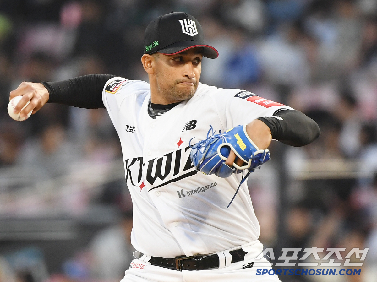 외인 에이스에 벌투? 3이닝 10점 줬는데 4회 또 나왔다...쿠에바스에…