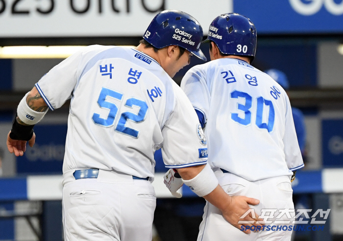'홈런 칠 맛 나네' 김영웅 투런포에 달려 나온 후라도·레예스...박병호…