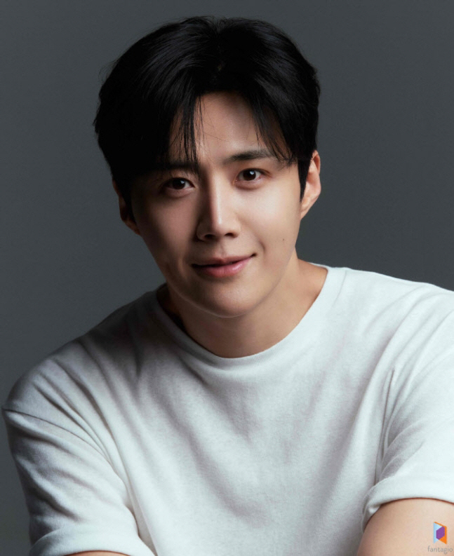 김선호, '폭싹' 날개 달고 업그레이드된 비주얼...'새 프로필 사진' …