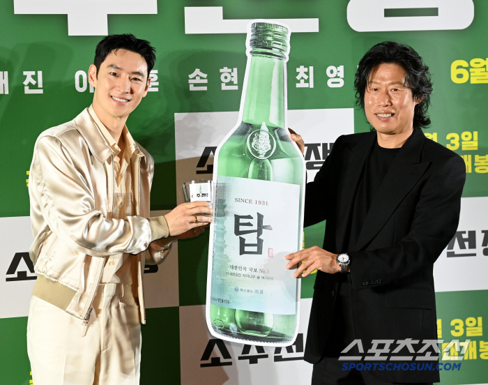 [포토] 이제훈-유해진, 소주 한잔 할까요?