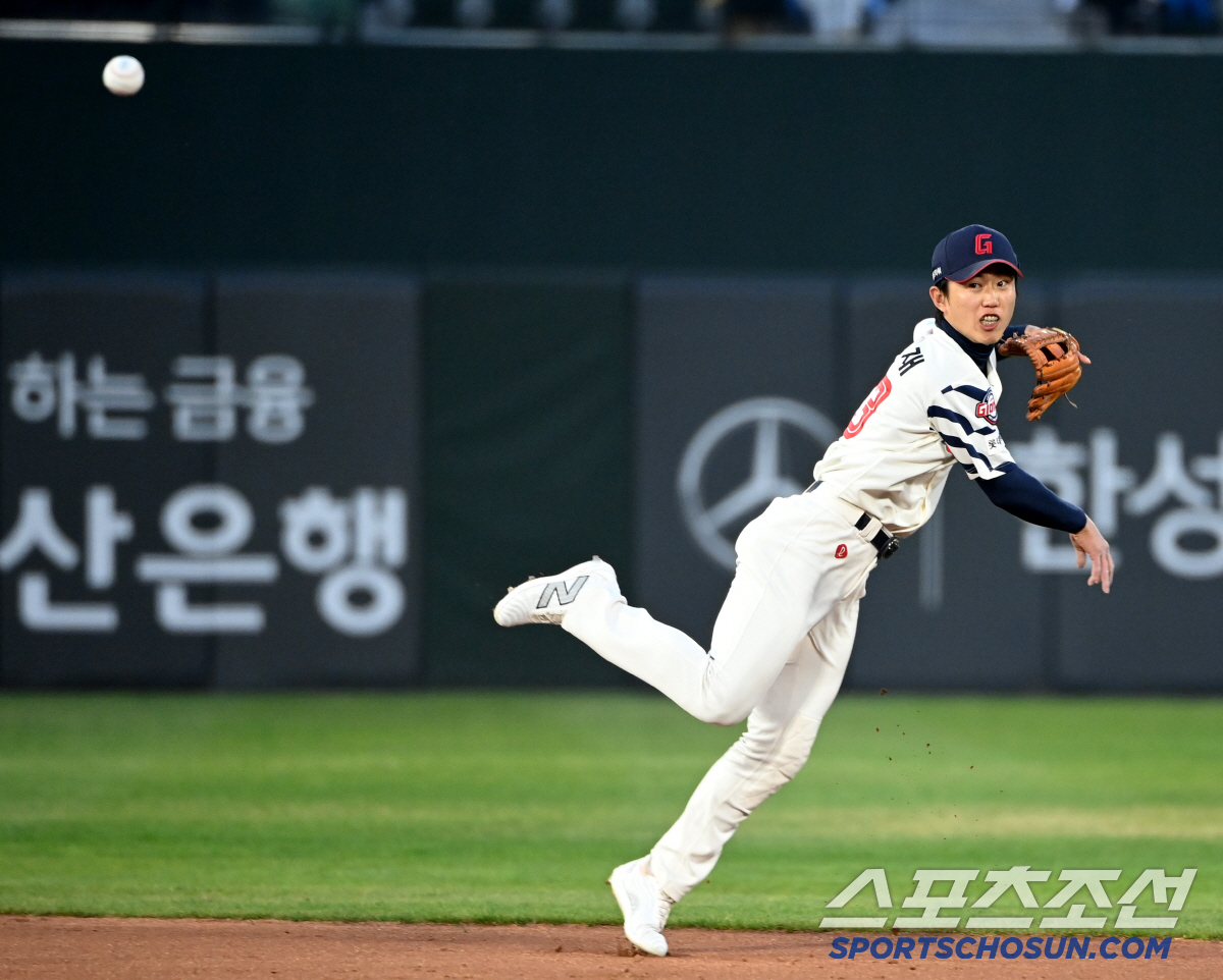 '리그 유일' 4할 복귀 → 손아섭 제치고 타격 1위… 어느덧 16G 연…
