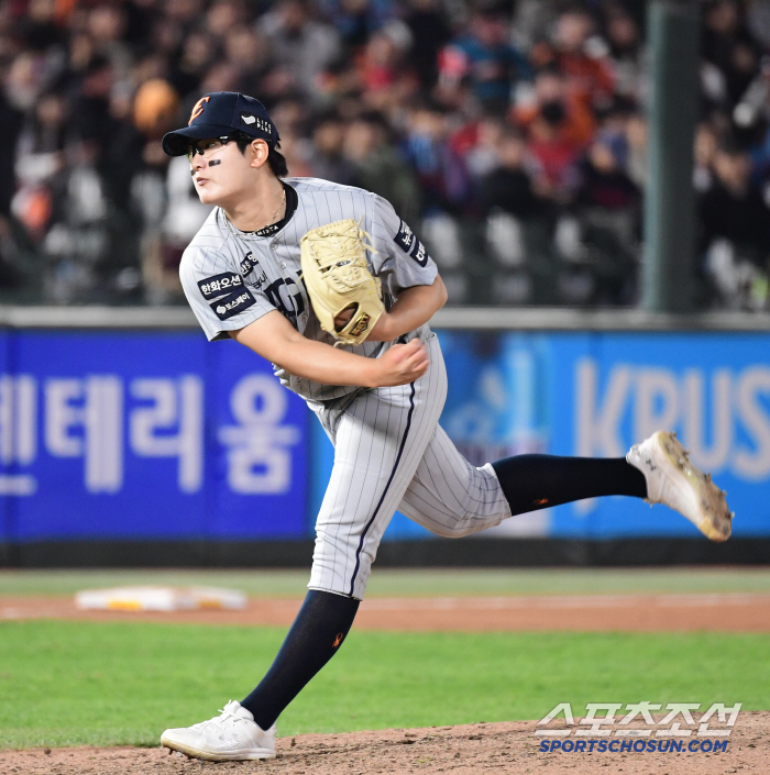 "가장 좋은 스승은…" 백전노장도 감탄한 위기 극복, ERA 0 마무리,…