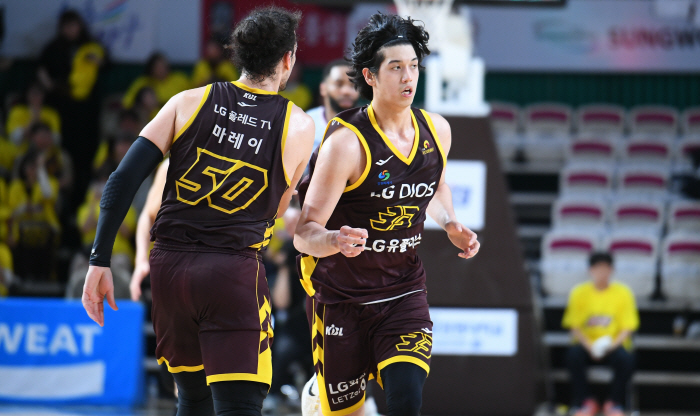 [현장리뷰]'4501명의 함성'→'77.8％ 확률 잡았다!' 형이 동생 …