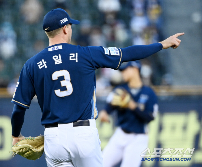 '53승 우승 투수가 될 상인가.' 153km 강속구로 KKKKKKK 6이닝 무실점 '절대 1강'에게 루징 안긴 에이스의 품격 "김형준 정말 좋은 능력 가져"[잠실 코멘트]