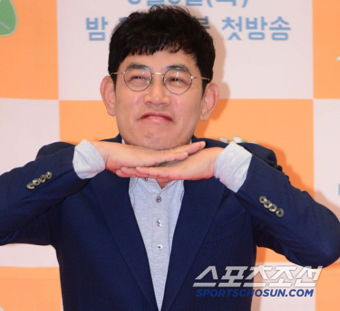 이경규 “‘복면가왕’ 얼굴 까도 몰라”…10년 묵은 예능에 일침