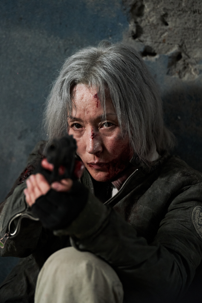 [SC리뷰] '파과' 이혜영 보유국에 산다는 것(종합)
