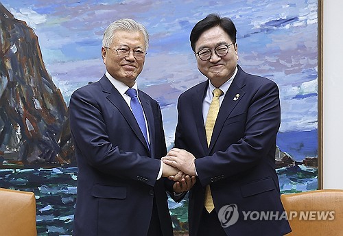 文 "검찰 기소 부당…정해진 방향대로 무조건 밀고 가"