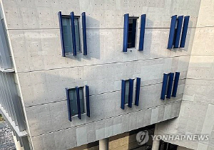 경찰, 창원NC파크 사망사고 구조물 '루버' 시공업체 압수수색