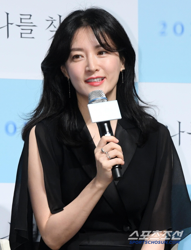 이영애 "유기농NO, 인생이 인스턴트…딸이랑 아이돌 조공 바친다" ('철…