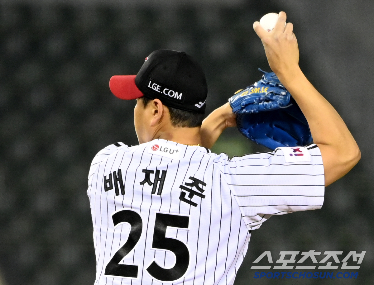 '나 포크볼 던진다.' 구종 알려주는 투수가 있다니... 그런데 144㎞…