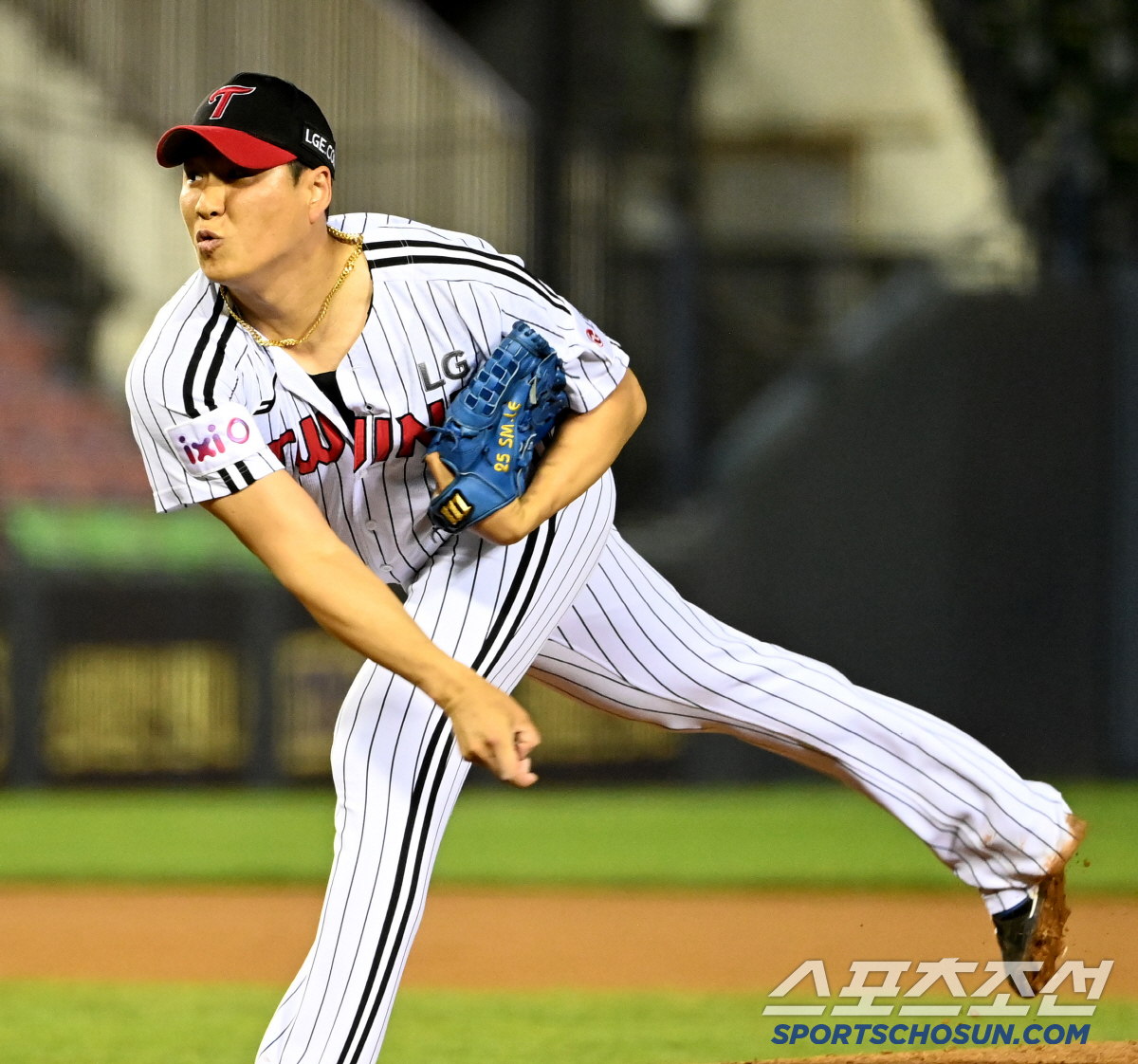 '나 포크볼 던진다.' 구종 알려주는 투수가 있다니... 그런데 144㎞…