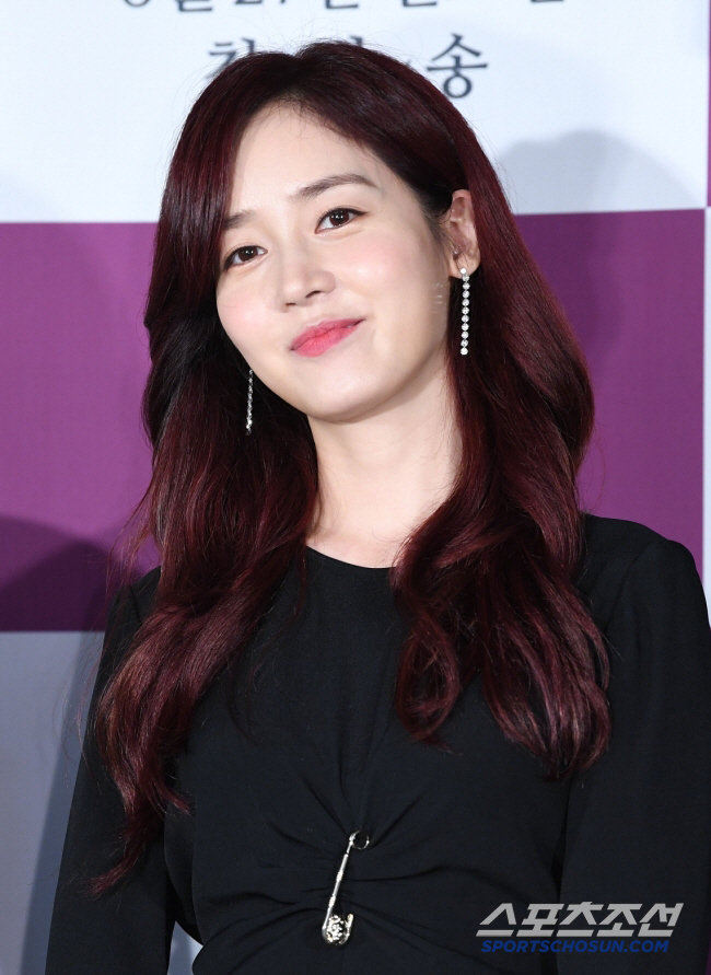 '옥바라지 전념' 성유리, 드디어 방송 활동 재개…남편 법정구속 4개월 …