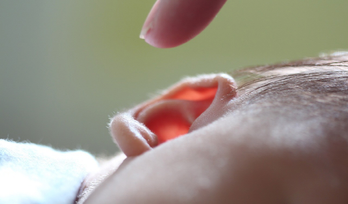 첫돌 지났는데 '엄마·아빠' 발음 못한다면 '난청' 의심