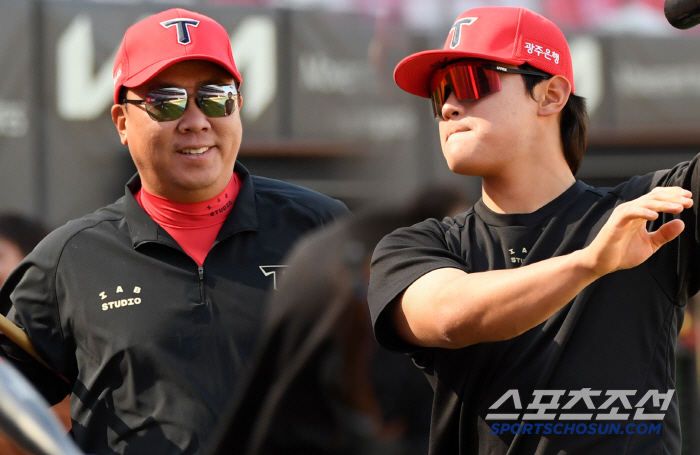 '이범호 감독 웃게 한 그 이름' 1군 복귀한 MVP 김도영...위기의 KIA 구세주 등장