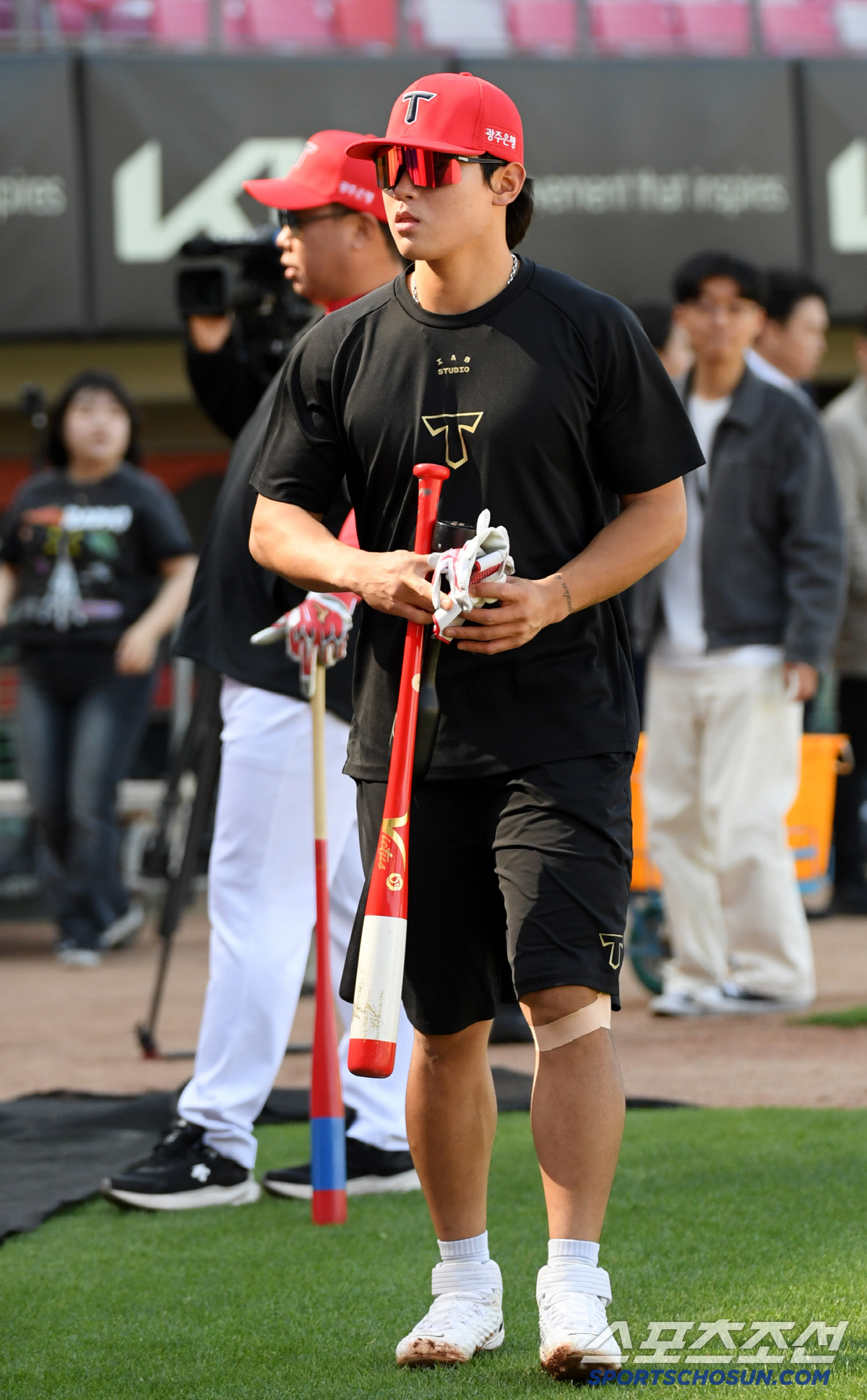 '이범호 감독 웃게 한 그 이름' 1군 복귀한 MVP 김도영...위기의 …