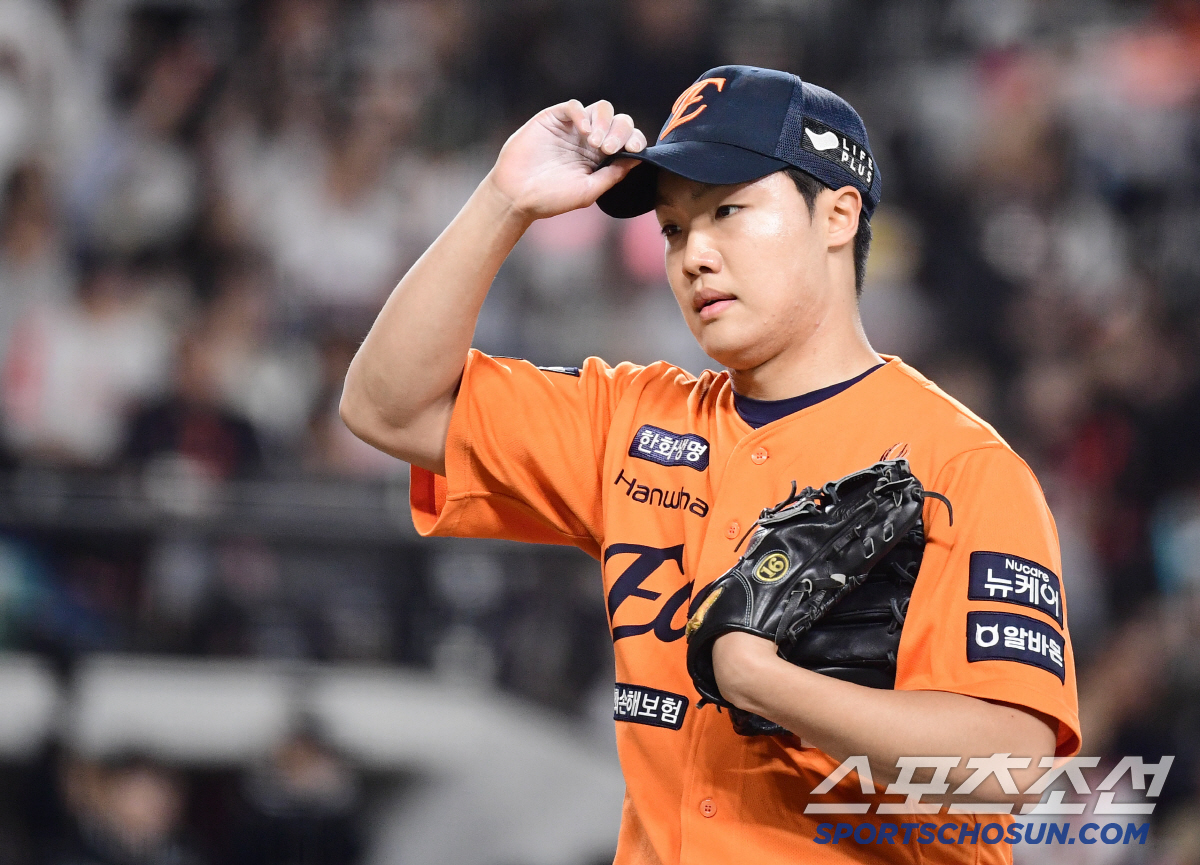 '미스터 제로' 김서현이 무너졌다. 볼넷,볼넷,안타→한화, 8연승 뒤 2…