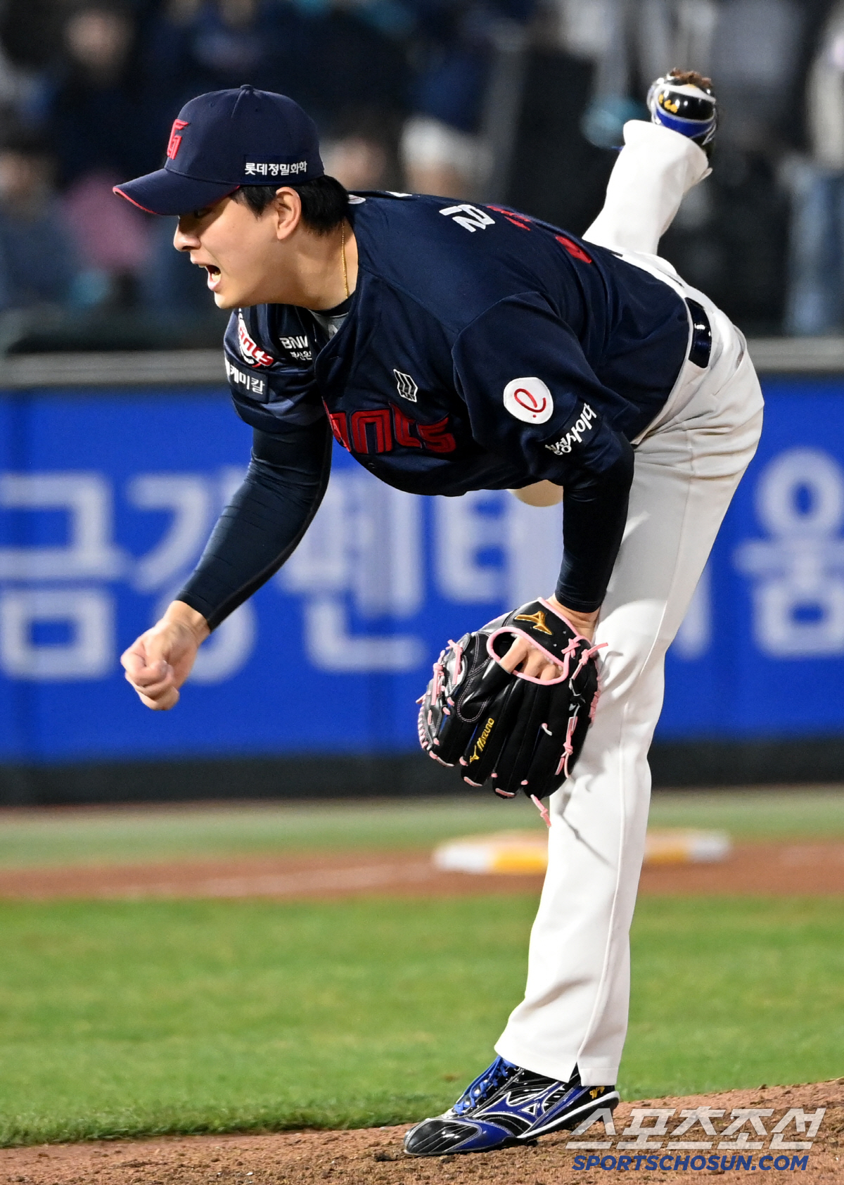 'ERA 0.71' 장발이 억제기였나? 4월에만 13승 맹진 → 그 중심…