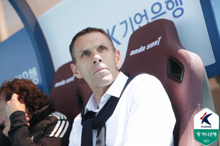 포옛 감독의 '쏘쿨'한 답변"판정 불리?전혀...근데 수엡골 VAR은 왜 한거야?"[K리그1 현장 일문일답 전문]
