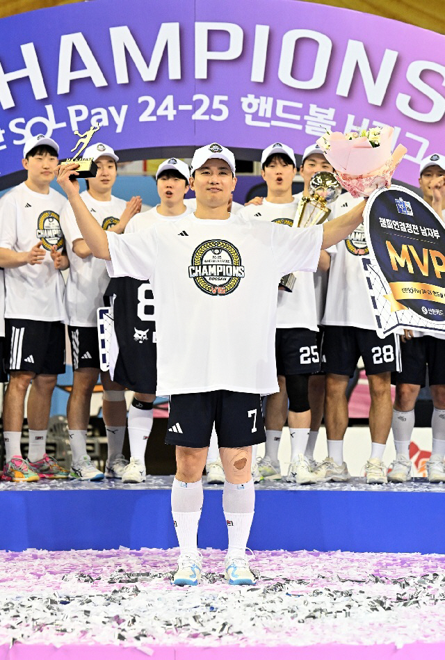 '이변은 없었다' 두산, 男 핸드볼 리그 10년 연속 정상…MVP 이한솔