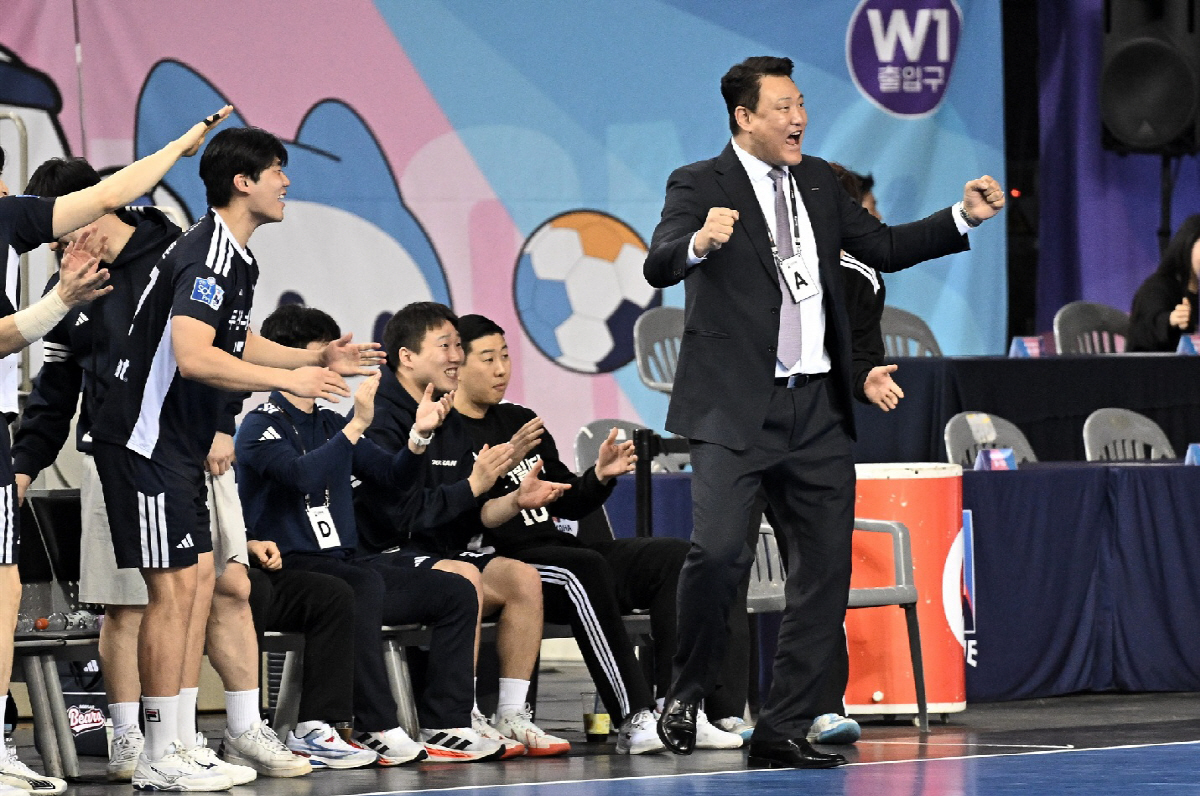 '이변은 없었다' 두산, 男 핸드볼 리그 10년 연속 정상…MVP 이한솔