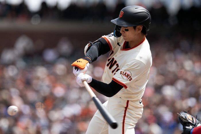 '너 ERA 1등? 나 이정후야!' SF 간판타자 이정후, 현 MLB 최고투수 공략성공. 4G 연속안타+팀은 행운의 끝내기 승리로 2위 점프