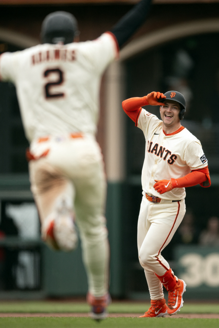 '너 ERA 1등? 나 이정후야!' SF 간판타자 이정후, 현 MLB 최…