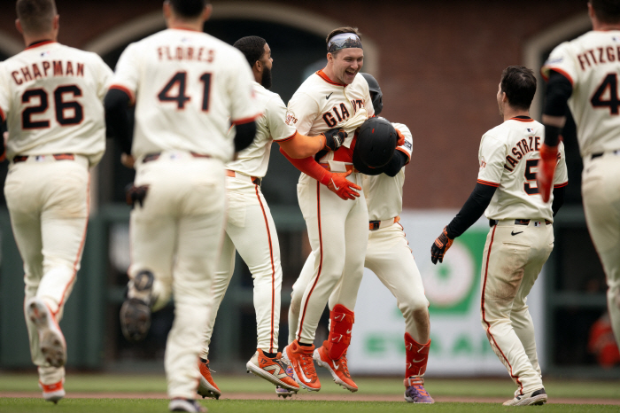 '너 ERA 1등? 나 이정후야!' SF 간판타자 이정후, 현 MLB 최…