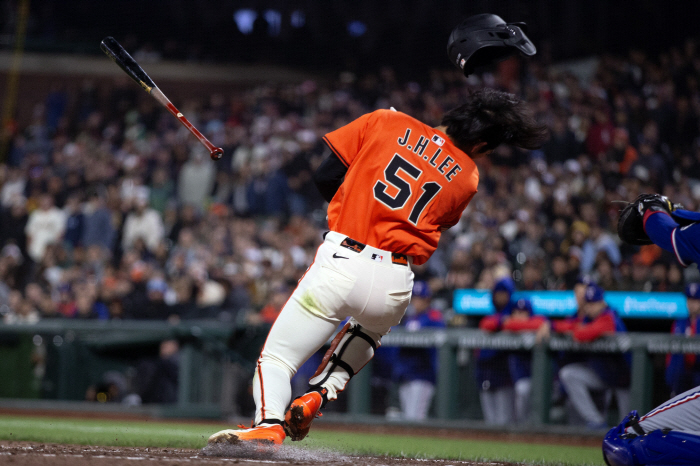 '너 ERA 1등? 나 이정후야!' SF 간판타자 이정후, 현 MLB 최…