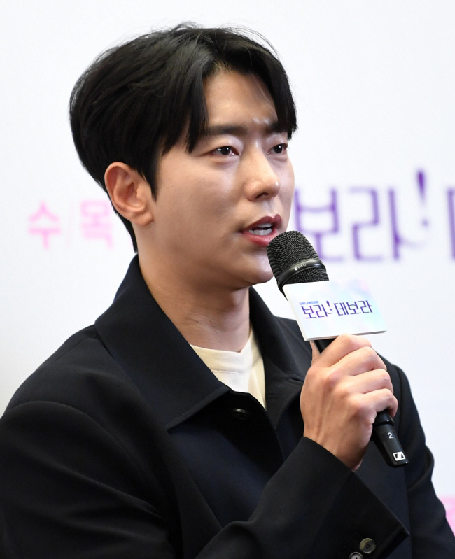 "엄마가 두 명" 윤현민, 충격 가족사 폭로…숨겨온 40년의 진실('미우…