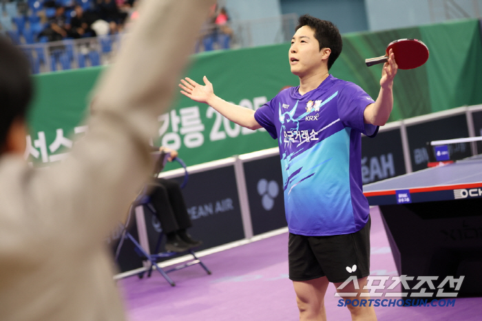 "레전드 유남규 감독,짜릿한 물세례 세리머니" 한국거래소,종별선수권 단체…