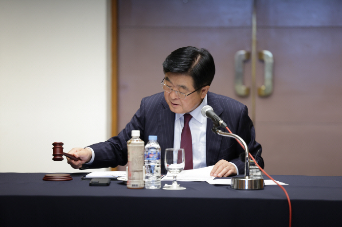 "74세에도 뛴다" 권오갑 K리그 총재, 서울하프마라톤 10km 완주…달…