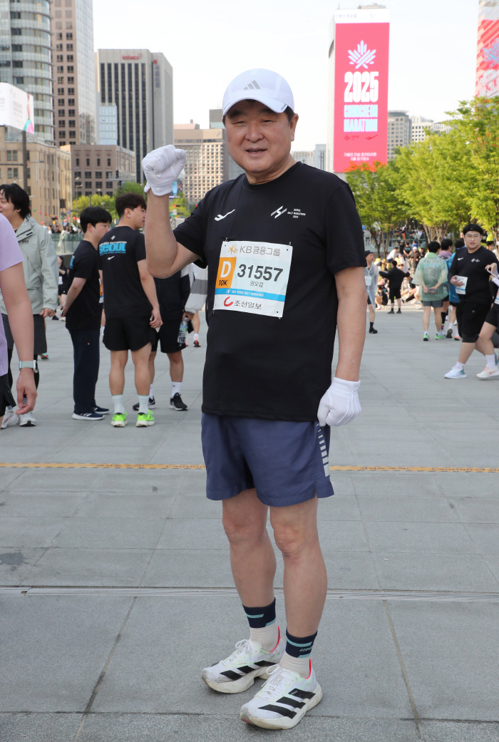 "74세에도 뛴다" 권오갑 K리그 총재, 서울하프마라톤 10km 완주…달…