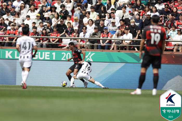 [포항 현장리뷰]"'축神' 오베르단은 징크스도 부순다" 포항, 서울 1-…