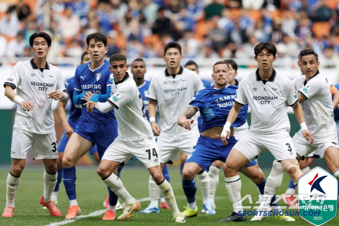 "1-0→1-2→2-2→3-2" '이규성 원더골'수원,'베니시오 퇴장'성…
