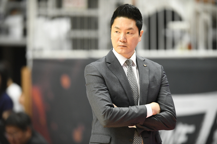 [현장인터뷰] SK 전희철 감독 "화도 별로 안난다고 했다. 워니도 짜증을 냈다"