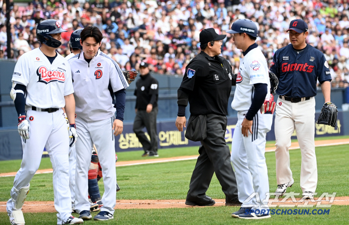 6점차 그라운드 얼어붙은 '헤드샷'…울컥한 거포 → 벤치클리어링 '위기'  → 38세 베테랑의 신속한 진화 [잠실현장]