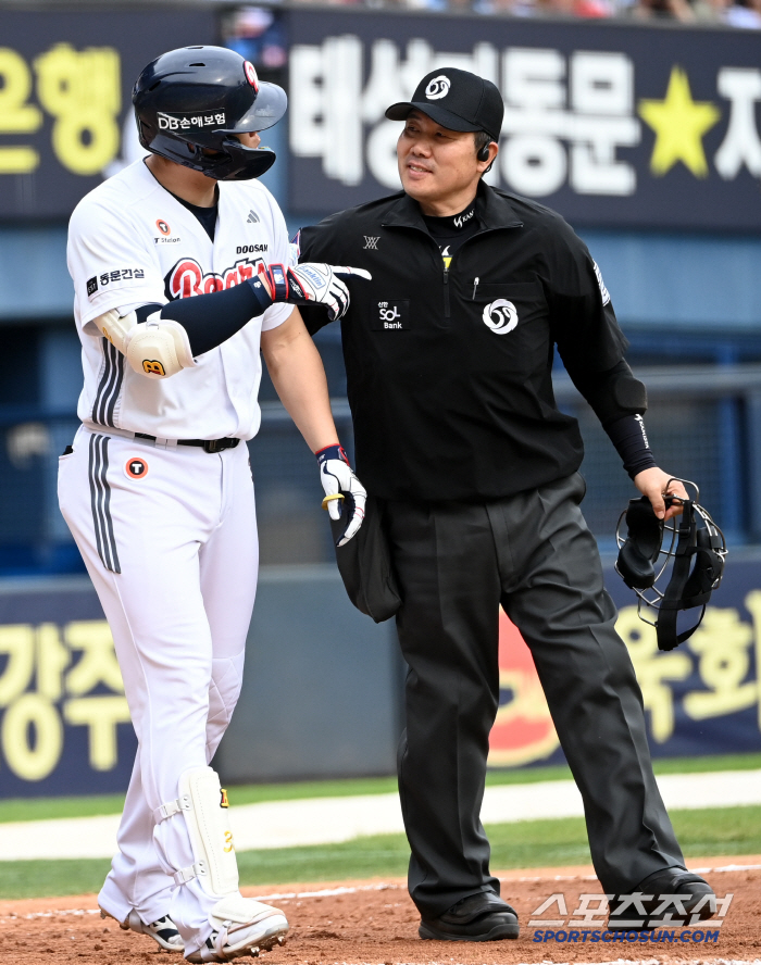 6점차 그라운드 얼어붙은 '헤드샷'…울컥한 거포 → 벤치클리어링 '위기'…