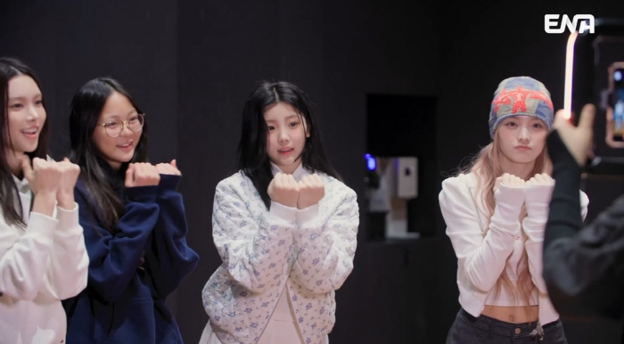 추사랑·유토, 최애아이돌 아일릿 '급'만남→깜짝 선물에 "가보로 남길 것"(내생활)
