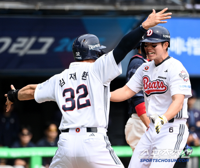 국민타자 극찬 받을만하네! 데뷔 첫 홈런 '만루포' → 하루 3안타+6타점…오명진 앞세운 두산 13득점 맹폭, 롯데 4연승 저지 [잠실리뷰]