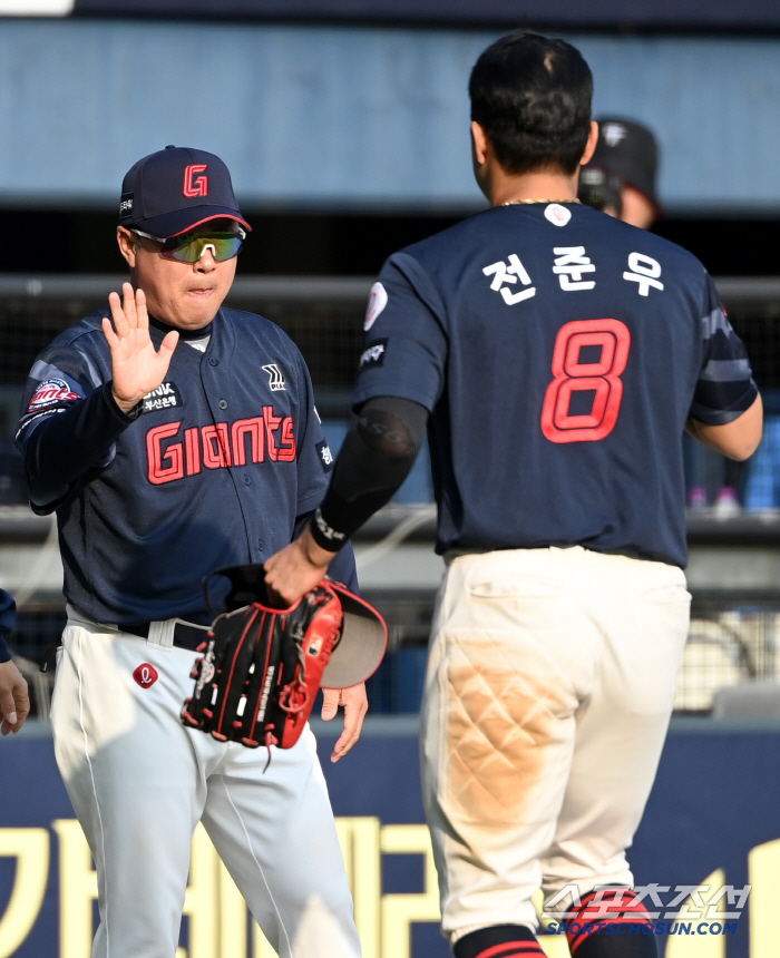 국민타자 극찬 받을만하네! 데뷔 첫 홈런 '만루포' → 하루 3안타+6타…