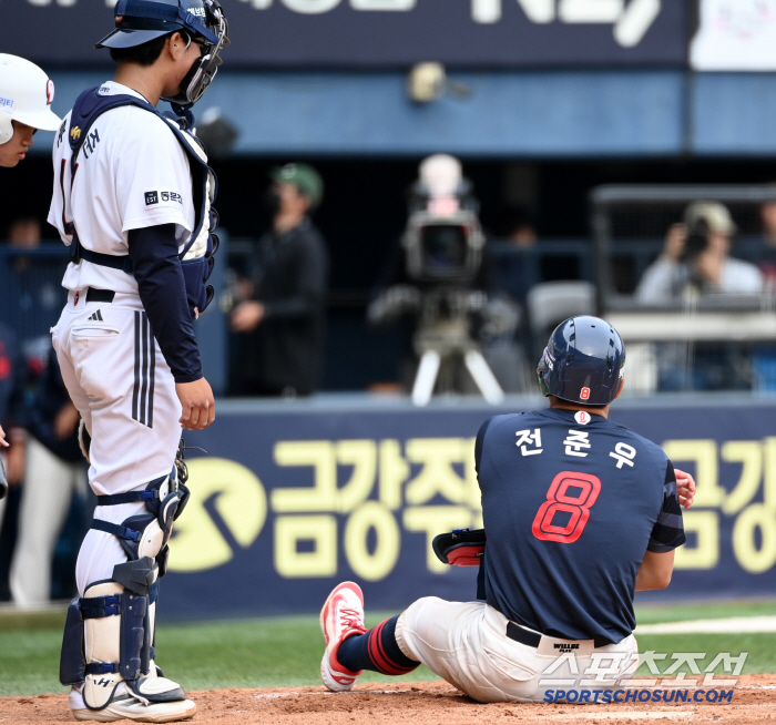 '선배미 달달하네!' 사구 던져 미안했던 후배 격려한 자이언츠 캡틴의 터…