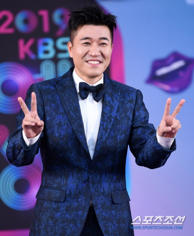 '결혼' 김종민, '1박2일' 멤버들에 축의금 돌려줬다.."멋져" 반응 …