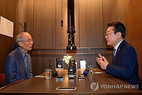 민주, 상임선대위원장에 '보수 책사' 윤여준…중도 확장 박차(종합)